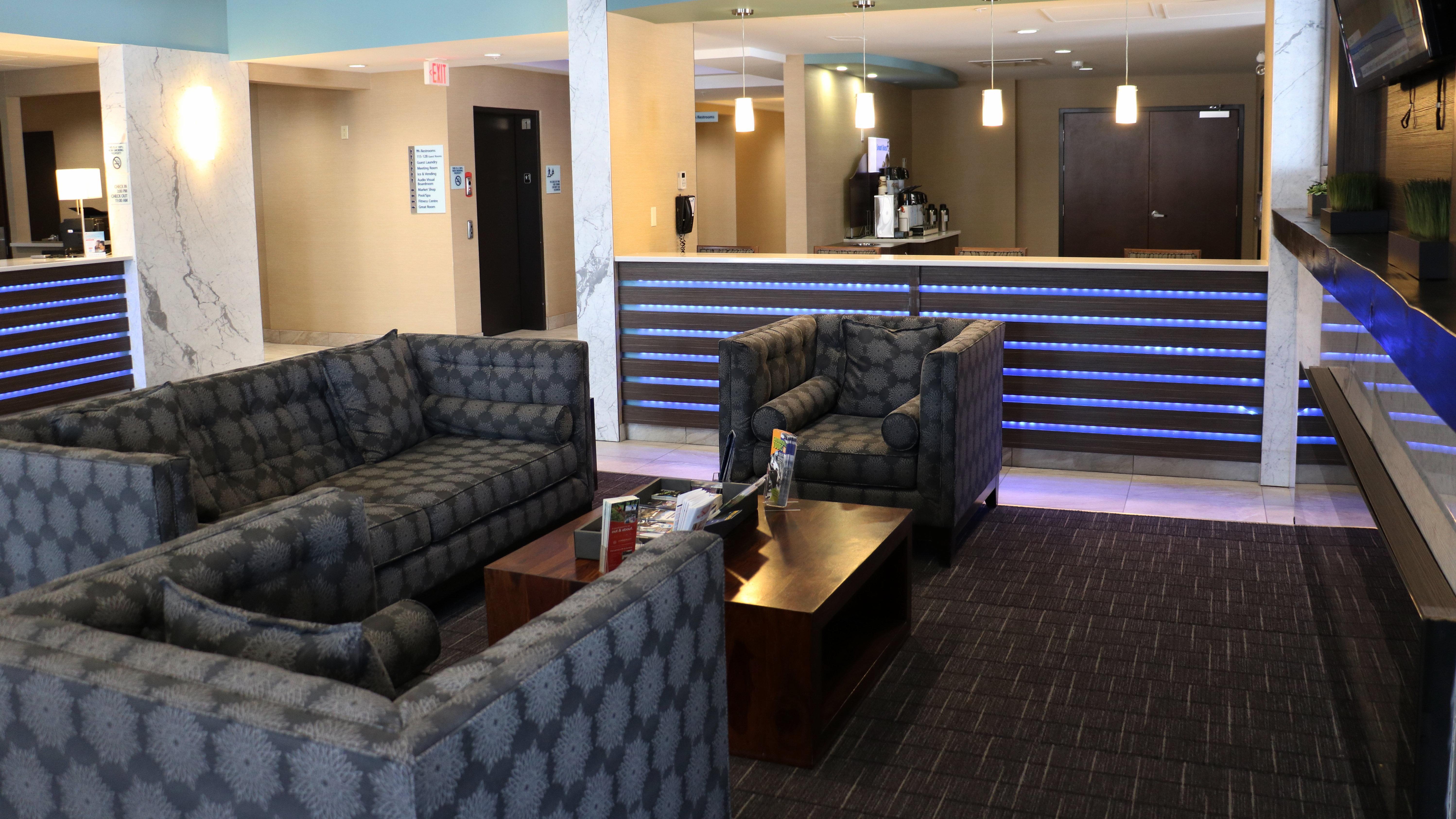 Holiday Inn Express Golden-Kicking Horse By Ihg Bagian luar foto
