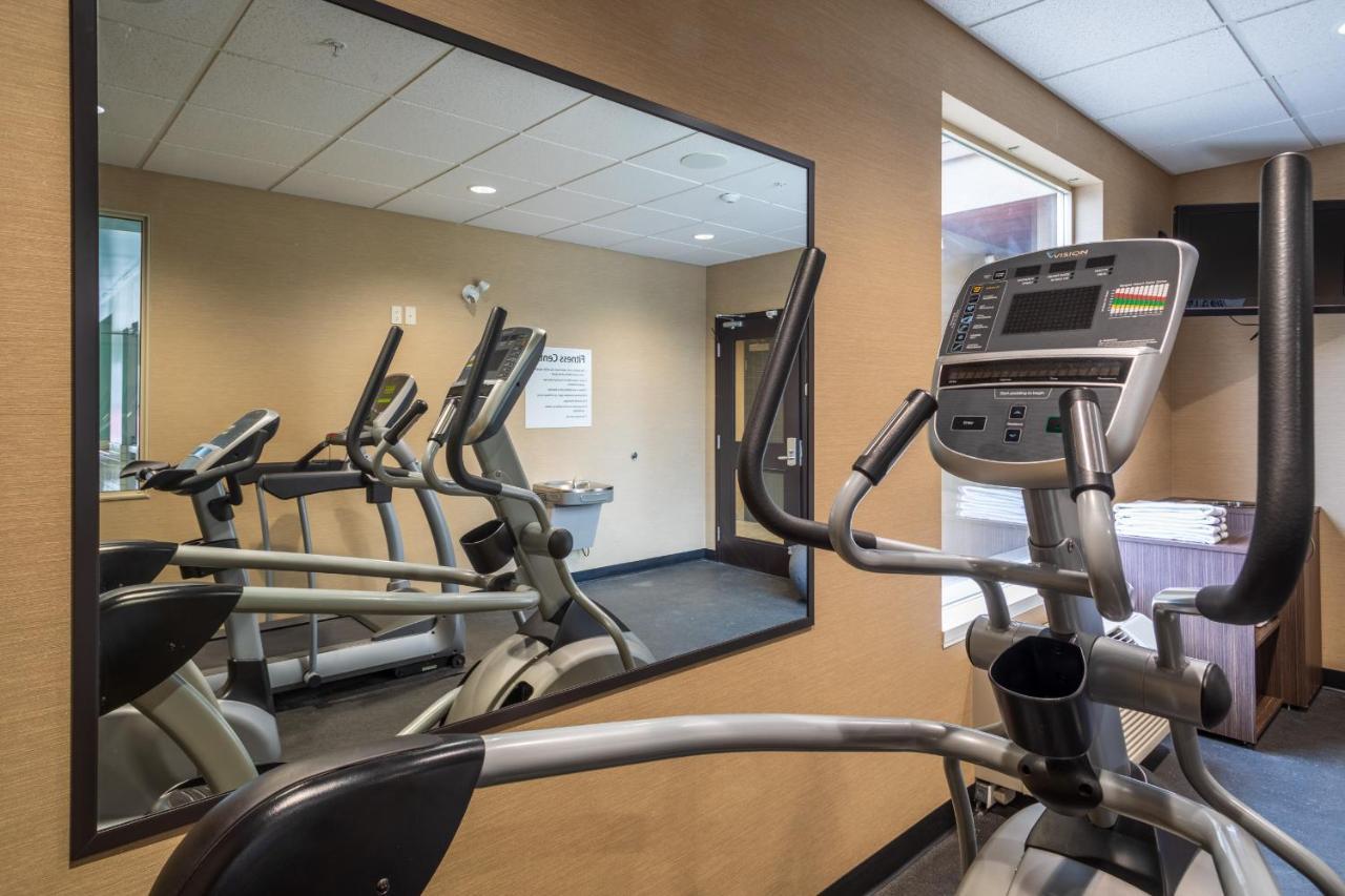 Holiday Inn Express Golden-Kicking Horse By Ihg Bagian luar foto