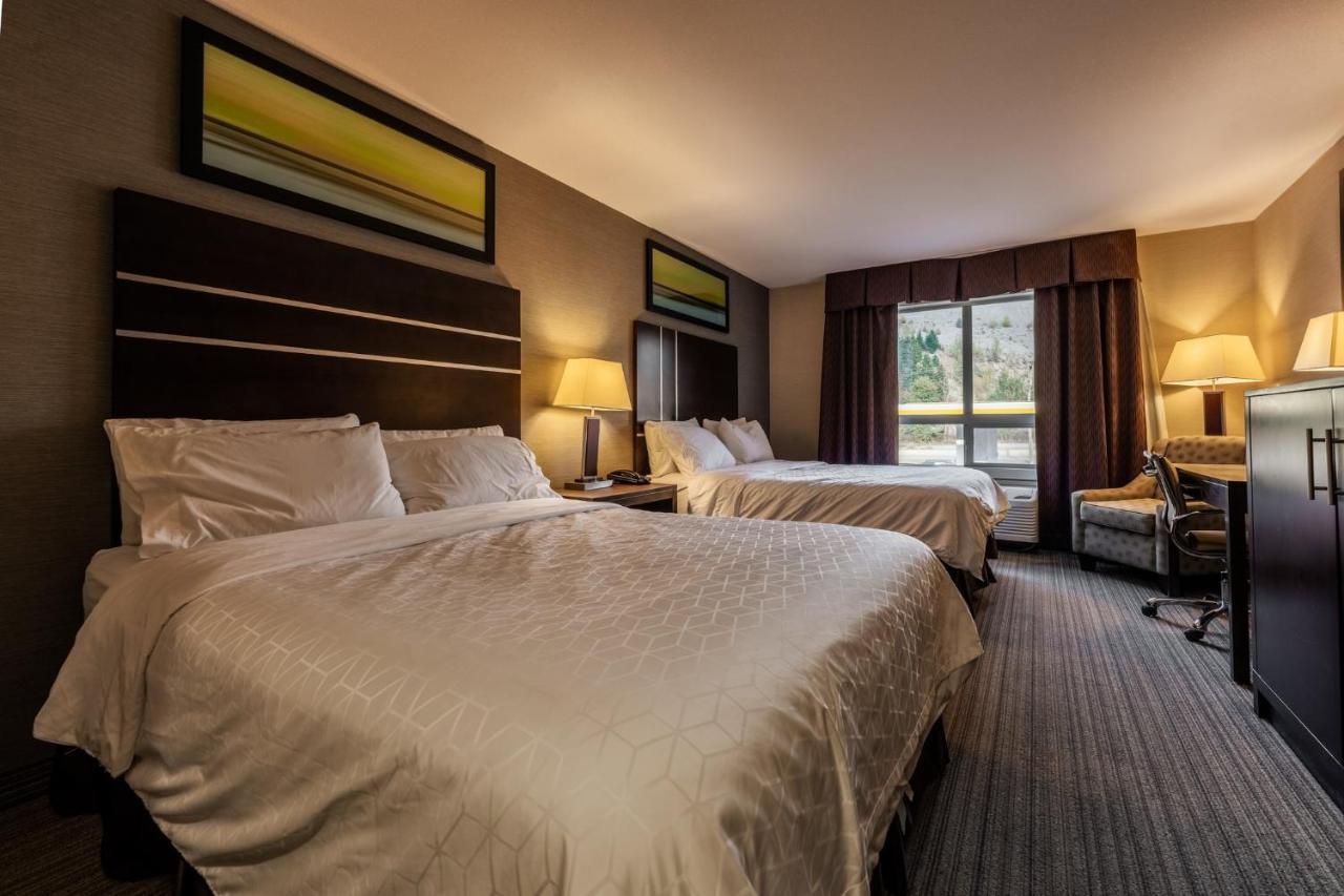 Holiday Inn Express Golden-Kicking Horse, An Ihg Hotel Bagian luar foto