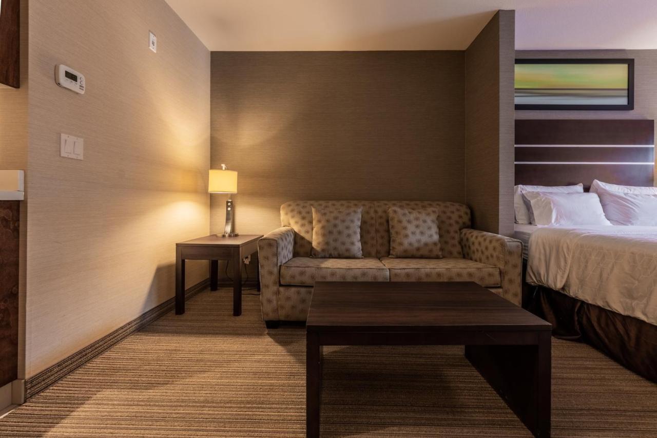 Holiday Inn Express Golden-Kicking Horse, An Ihg Hotel Bagian luar foto