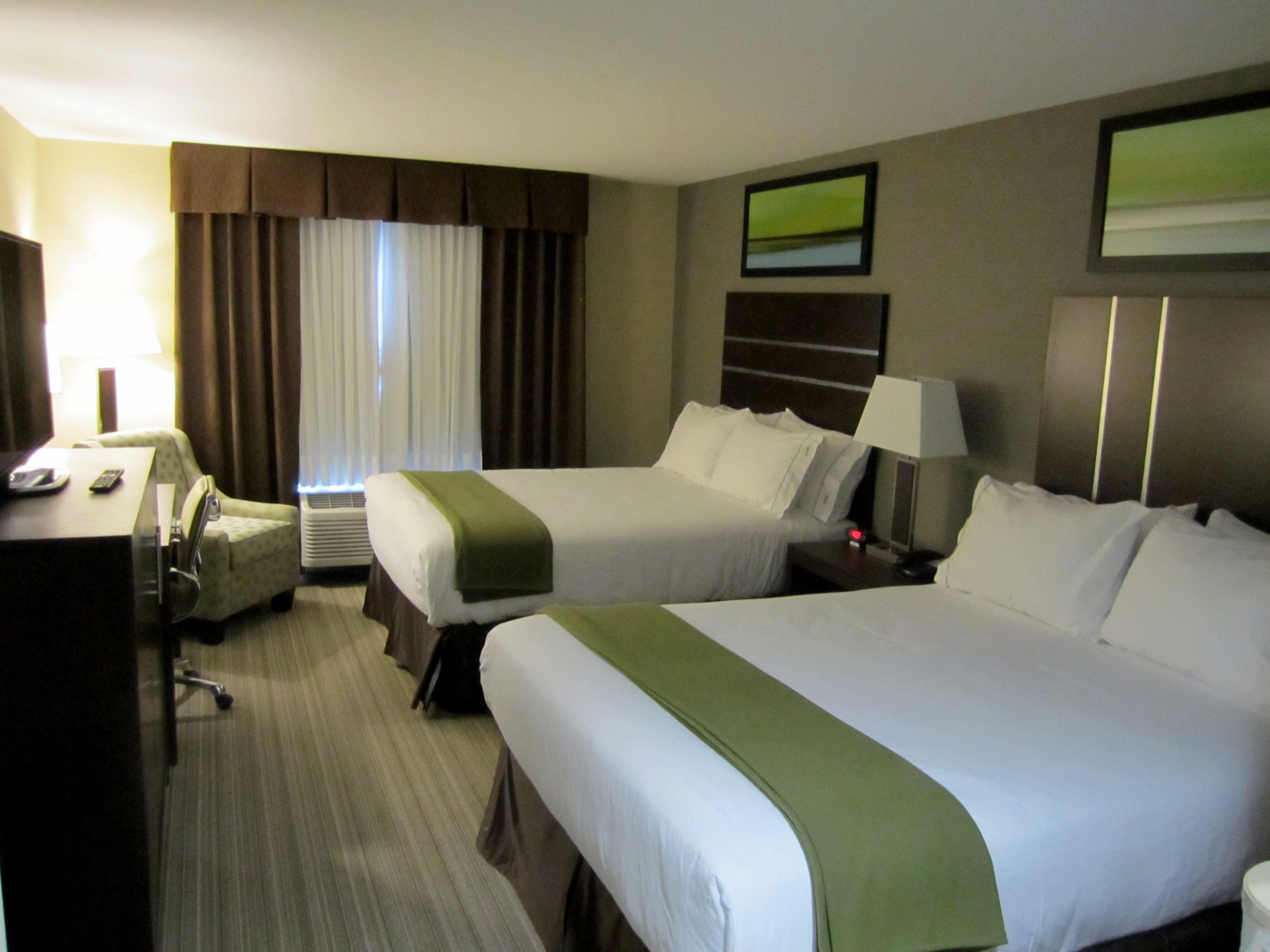 Holiday Inn Express Golden-Kicking Horse, An Ihg Hotel Bagian luar foto