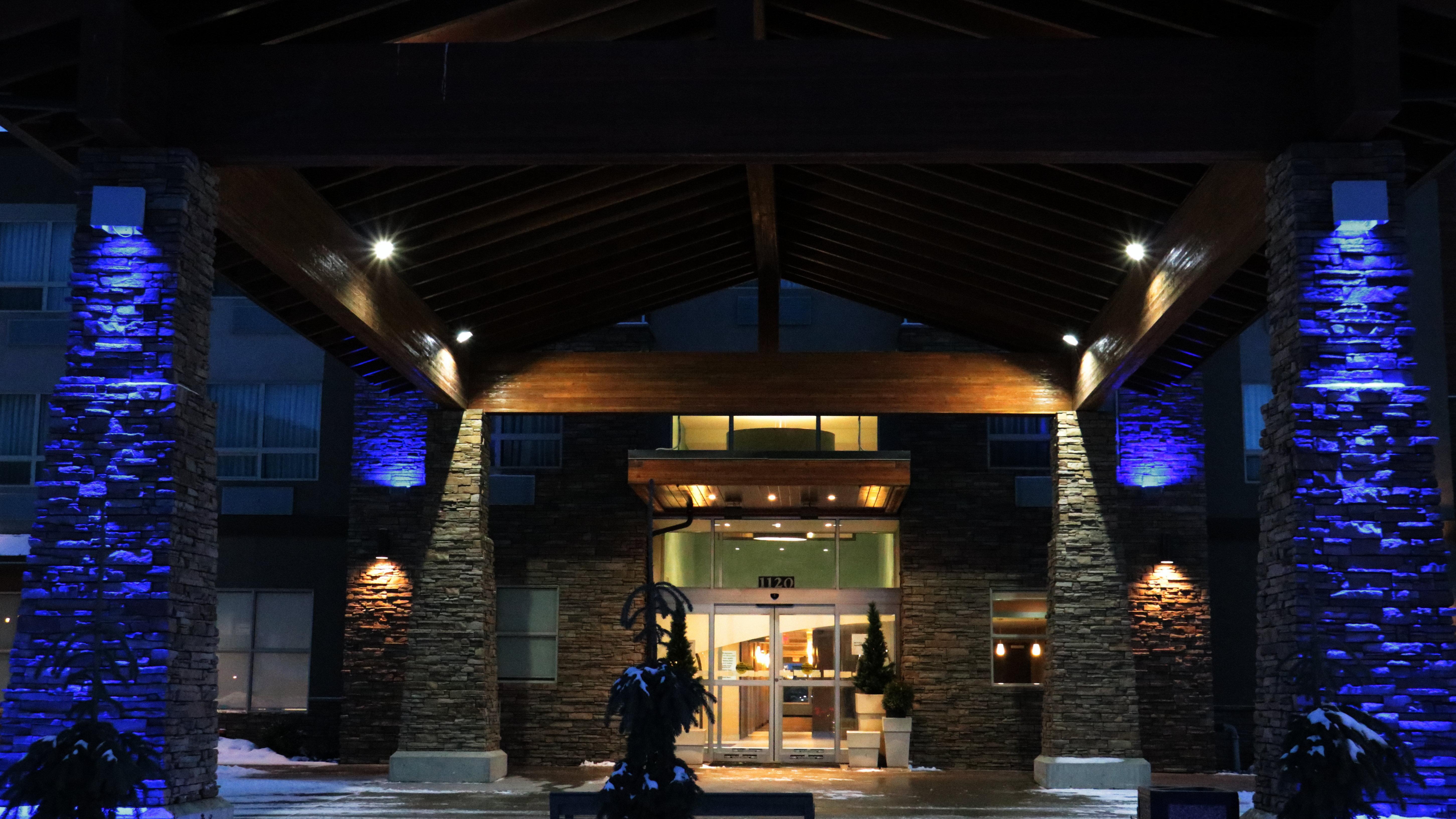 Holiday Inn Express Golden-Kicking Horse By Ihg Bagian luar foto