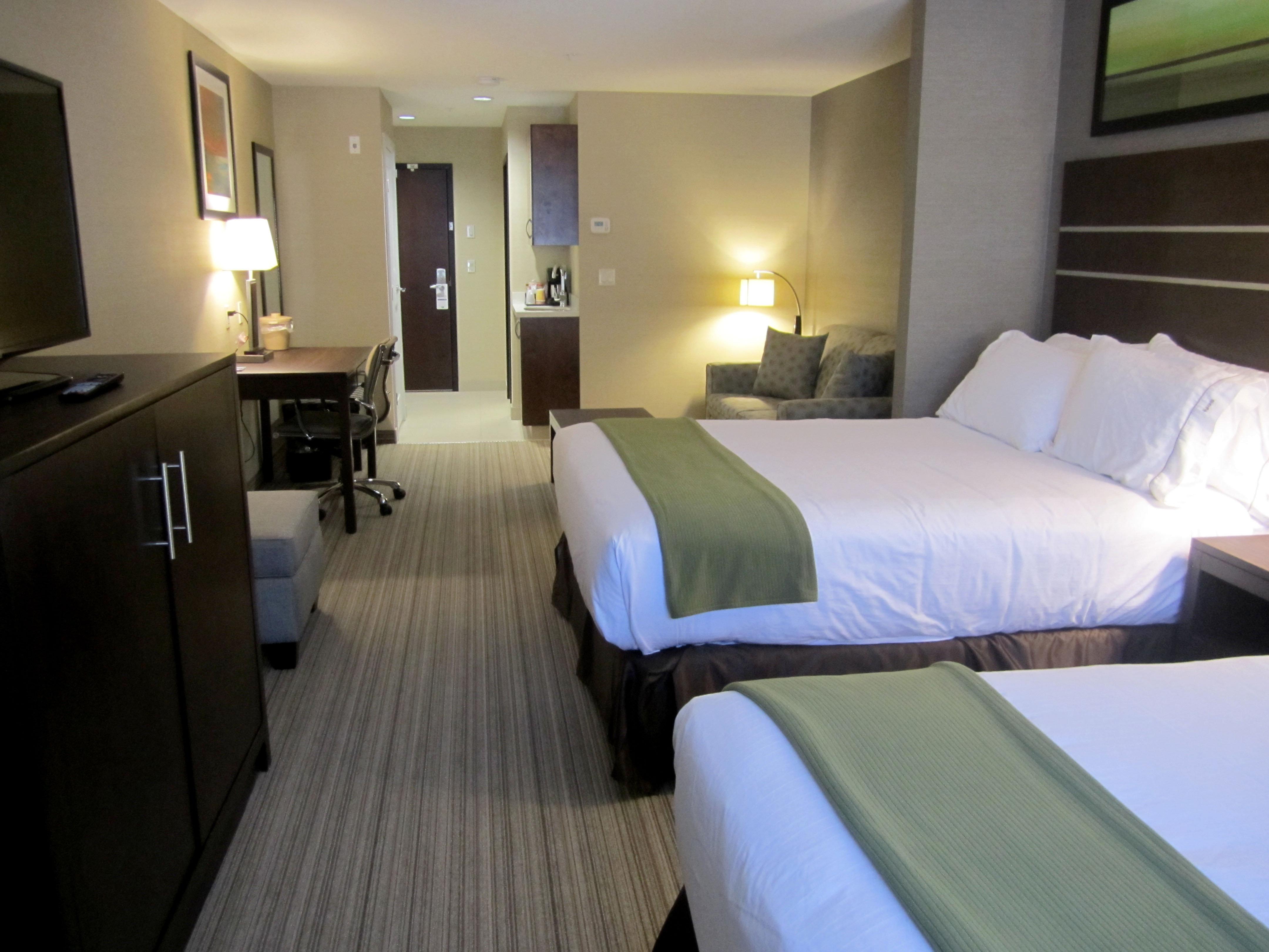 Holiday Inn Express Golden-Kicking Horse, An Ihg Hotel Bagian luar foto