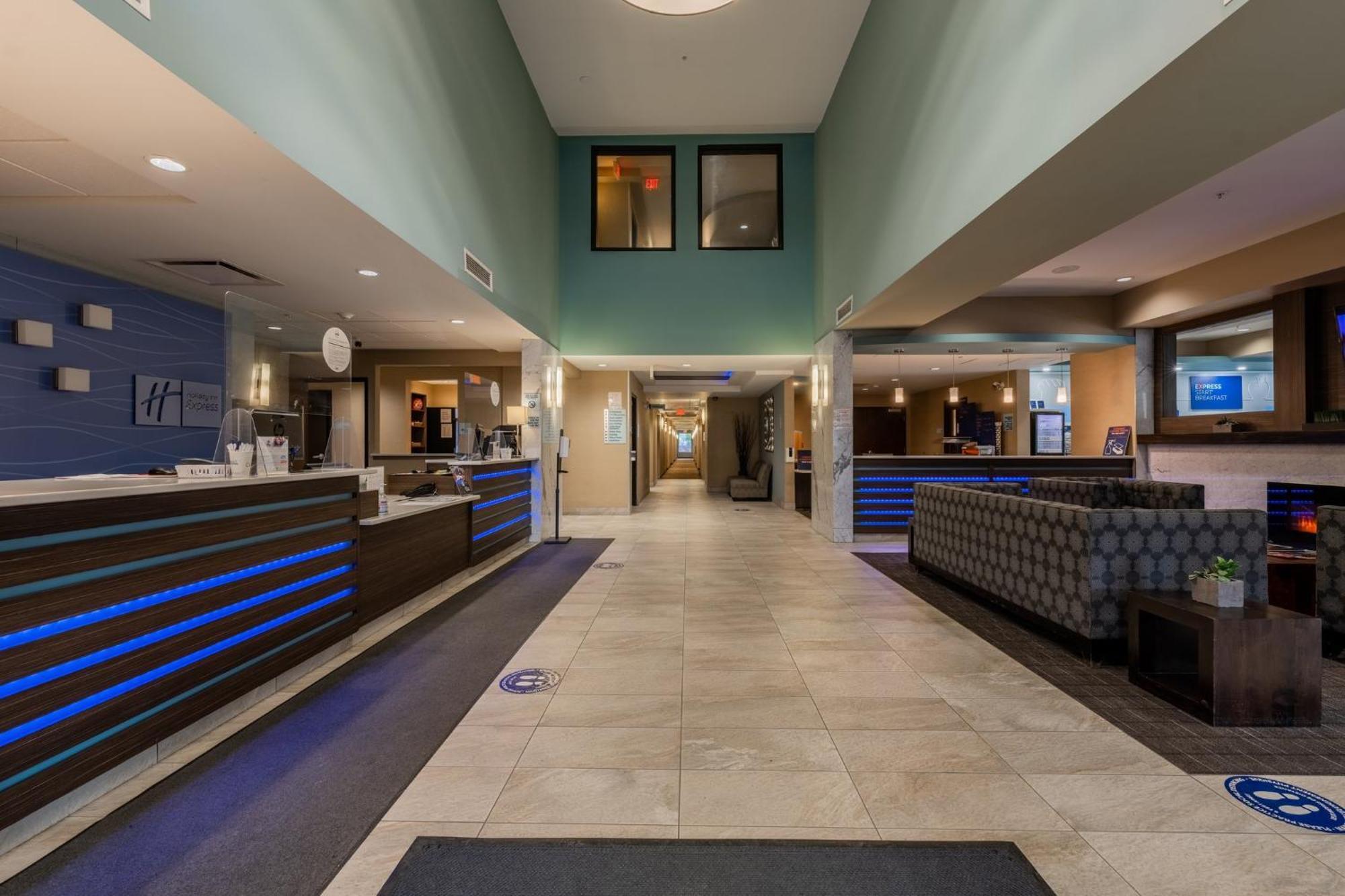 Holiday Inn Express Golden-Kicking Horse By Ihg Bagian luar foto