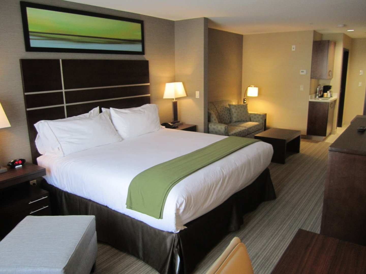 Holiday Inn Express Golden-Kicking Horse, An Ihg Hotel Bagian luar foto